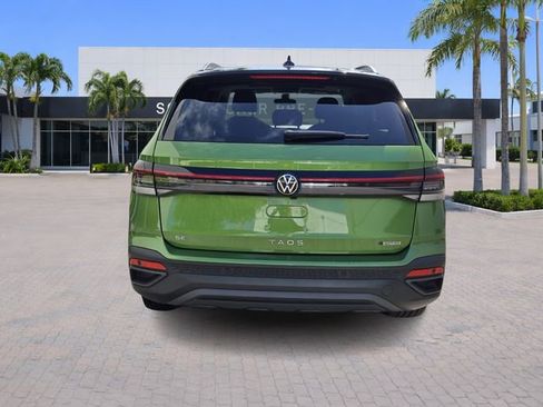 Used 2025 Volkswagen Taos SE AWD/4WD image 6