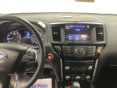 Used 2020 Nissan Pathfinder SV image 19