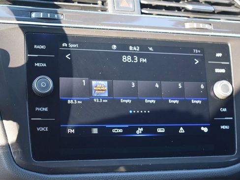 Used 2022 Volkswagen Tiguan SE image 31