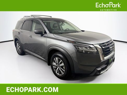 Used 2022 Nissan Pathfinder SL FWD image 1
