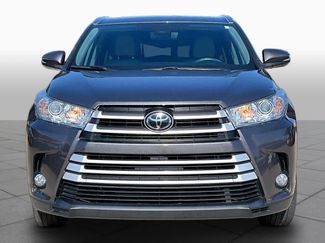 Used 2018 Toyota Highlander XLE FWD video 3