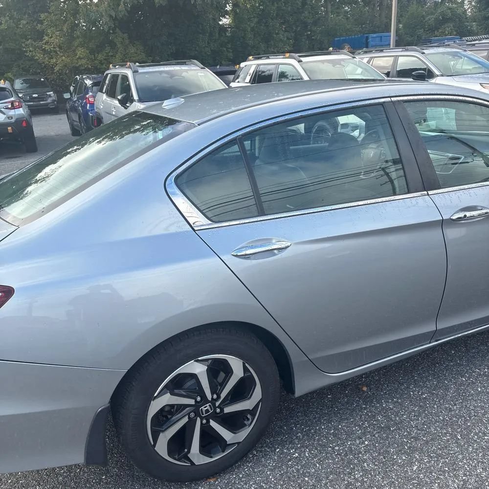Used 2017 Honda Accord EX-L image 9