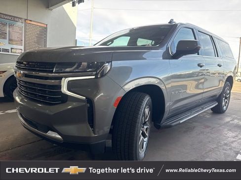 Used 2021 Chevrolet Suburban LT w/ Rear Media and Nav Package image 3