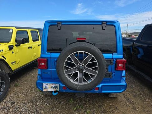 Used 2022 Jeep Wrangler Unlimited Sahara AWD/4WD image 6