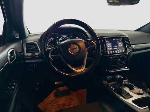 Used 2020 Jeep Grand Cherokee Altitude image 23
