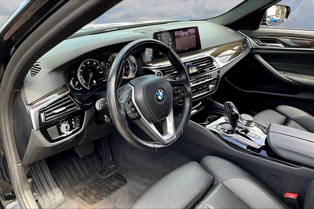 Used 2019 BMW 530i w/ Convenience Package RWD image 16