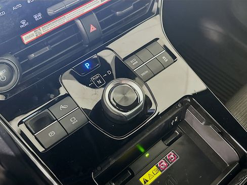 Used 2025 Toyota bZ4X FWD image 25