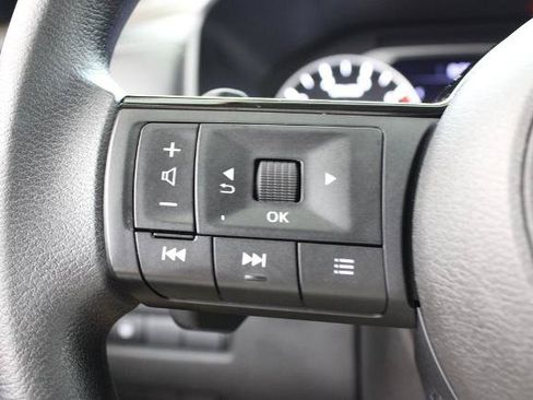 Certified 2022 Nissan Rogue SV FWD image 25
