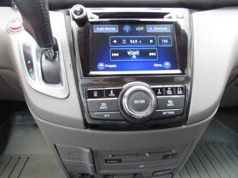 Used 2016 Honda Odyssey Touring Elite image 23
