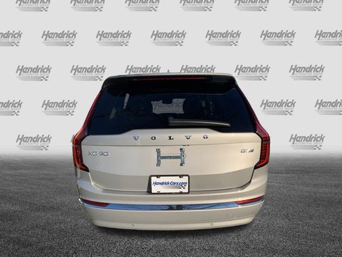 Used 2025 Volvo XC90 B5 Plus image 9