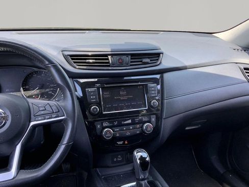Used 2019 Nissan Rogue SV FWD image 9