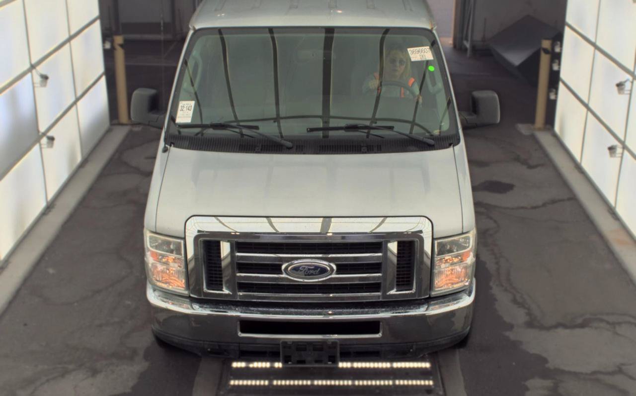 Used 2014 Ford E-350 and Econoline 350 XLT RWD image 2
