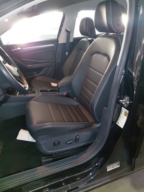 Used 2024 Volkswagen Jetta SE FWD image 5