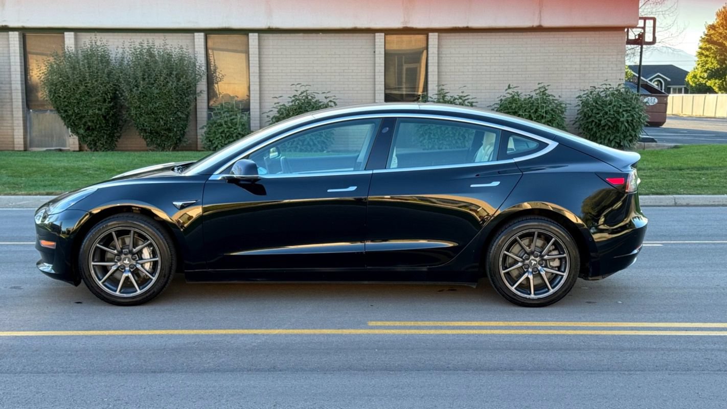 Used 2019 Tesla Model 3 RWD image 2