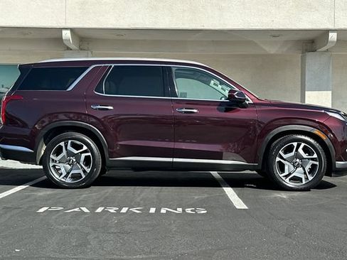 Used 2024 Hyundai Palisade Limited FWD image 3