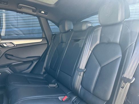 Certified 2026 Porsche Macan image 21