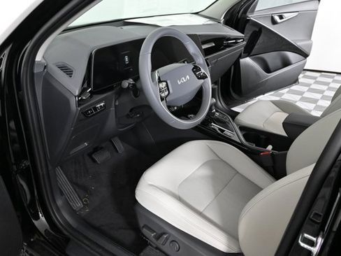 New 2025 Kia Niro EX image 16