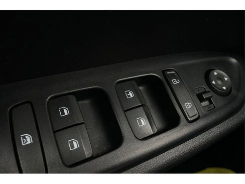 Used 2023 Hyundai Venue SE image 26