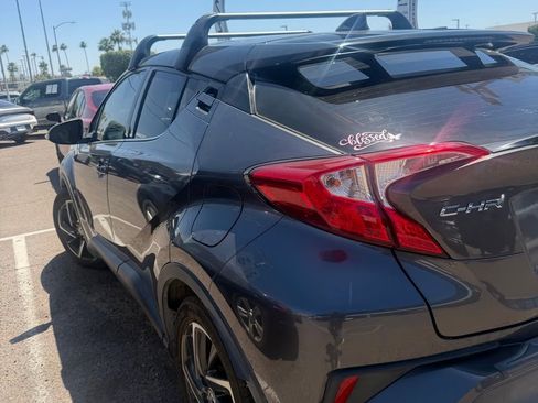 Used 2021 Toyota C-HR Limited FWD image 3