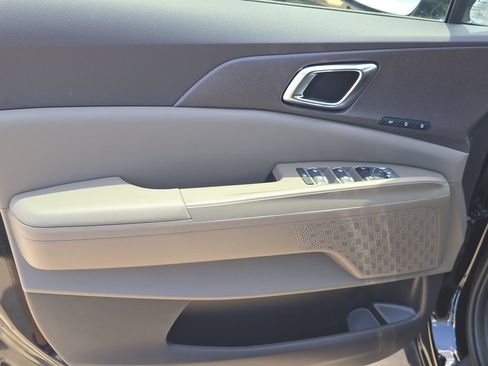 New 2026 Kia Carnival EX FWD image 18