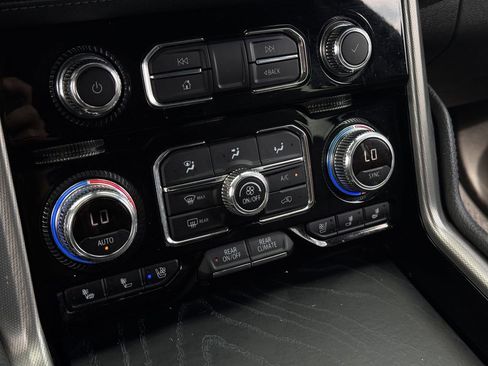 Used 2021 GMC Yukon Denali image 21