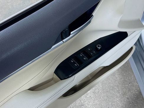 Used 2018 Toyota Camry XLE image 15