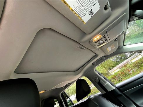 Used 2022 Toyota Highlander XLE image 24