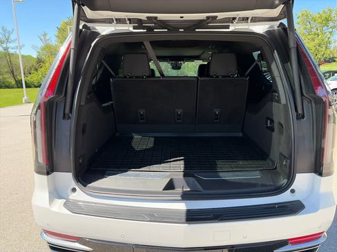 Used 2023 Cadillac Escalade ESV Premium Luxury AWD/4WD image 8