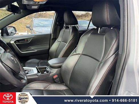Used 2021 Toyota RAV4 SE image 12