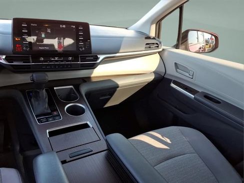 Used 2022 Toyota Sienna LE AWD/4WD image 19