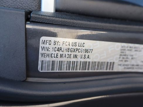 Used 2023 Jeep Grand Cherokee Limited image 46