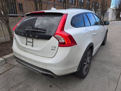 Used 2016 Volvo V60 T5 Cross Country w/ Convenience Package image 6