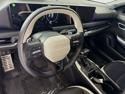 Used 2025 Kia K4 GT-Line Turbo image 9