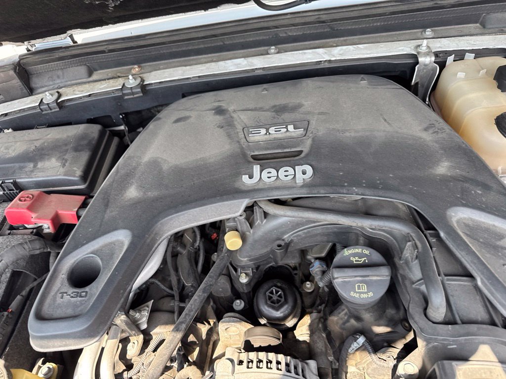 Used 2018 Jeep Wrangler Unlimited Sahara AWD/4WD image 25