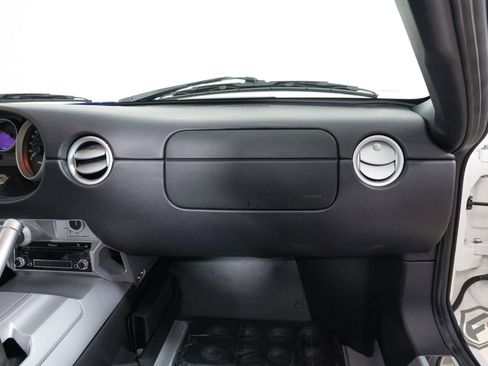 Used 2005 Ford GT image 39