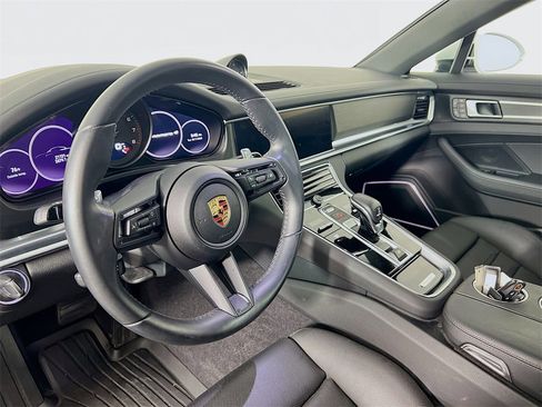 Certified 2023 Porsche Panamera 4 image 4