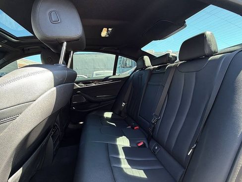 Used 2018 BMW 530i RWD image 18