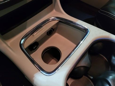 Used 2018 Dodge Grand Caravan SXT image 34