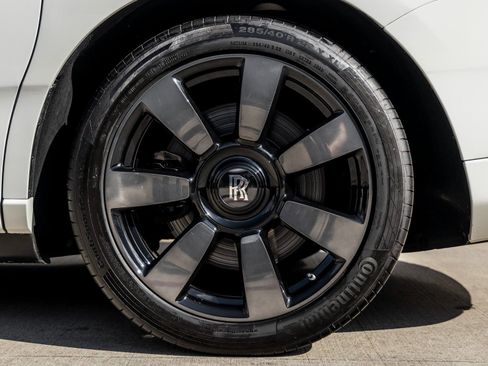 Used 2019 Rolls-Royce Cullinan image 14