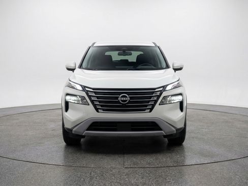 Used 2025 Nissan Rogue SV AWD/4WD image 2
