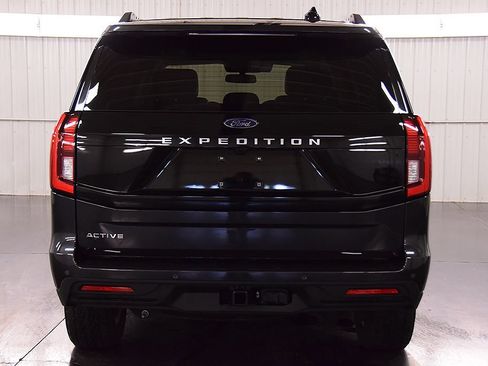 Used 2025 Ford Expedition Active AWD/4WD image 6