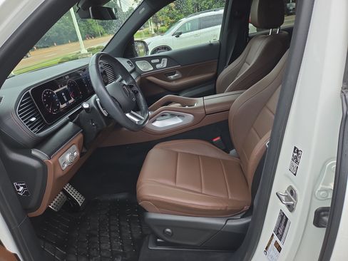 Used 2024 Mercedes-Benz GLS 450 4MATIC image 5