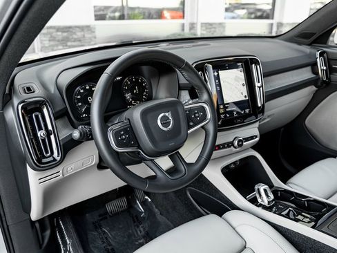 Used 2019 Volvo XC40 T5 Inscription image 15