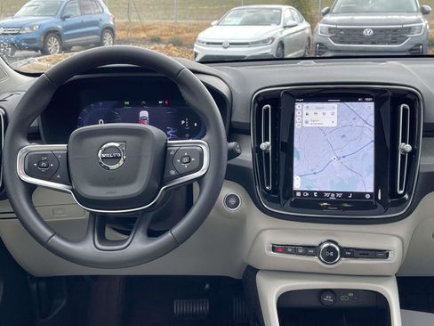 Certified 2023 Volvo XC40 B5 Ultimate w/ Climate Package image 14