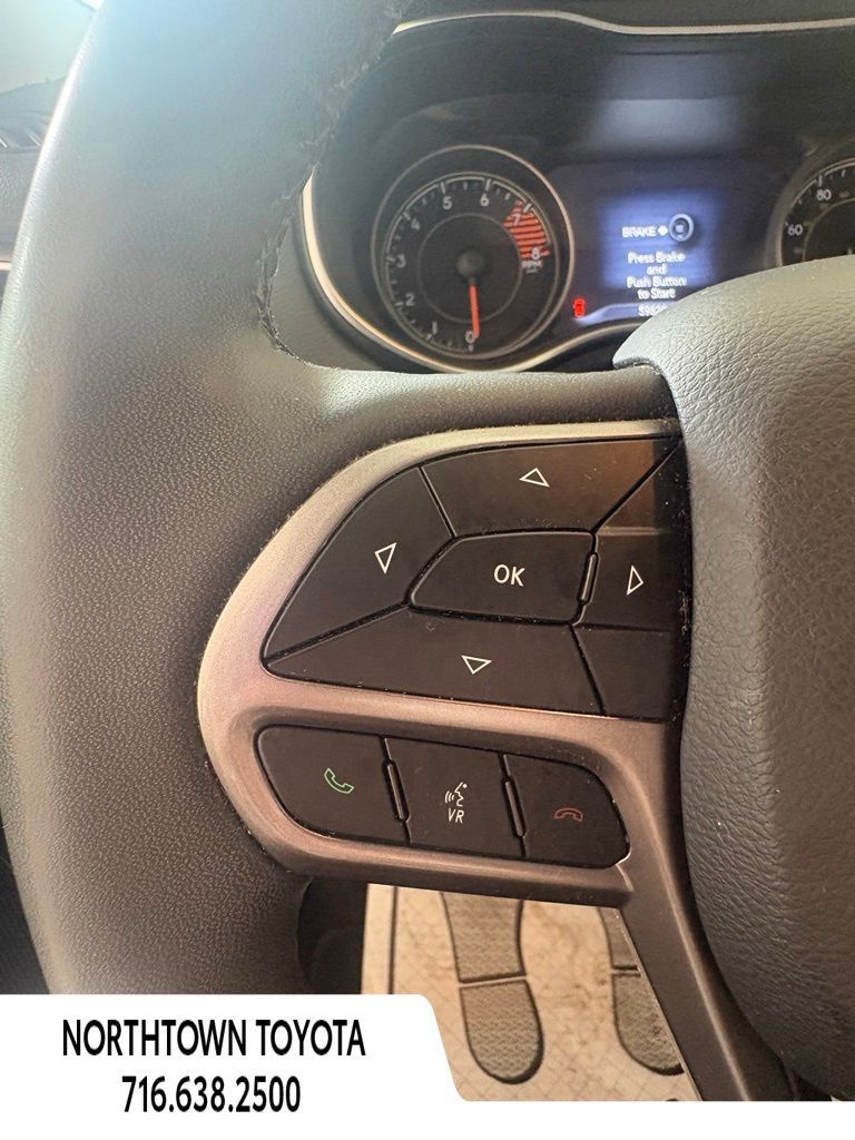 Used 2022 Jeep Cherokee Limited AWD/4WD image 19