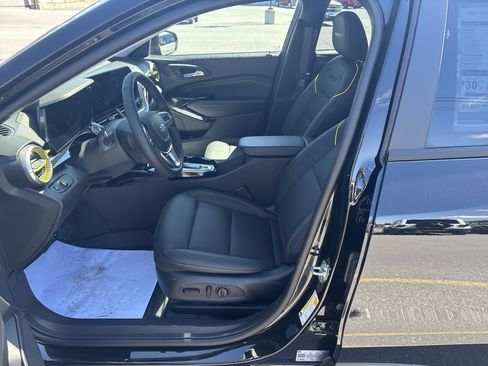 New 2026 Chevrolet Trax ACTIV w/ Sunroof Package FWD image 12