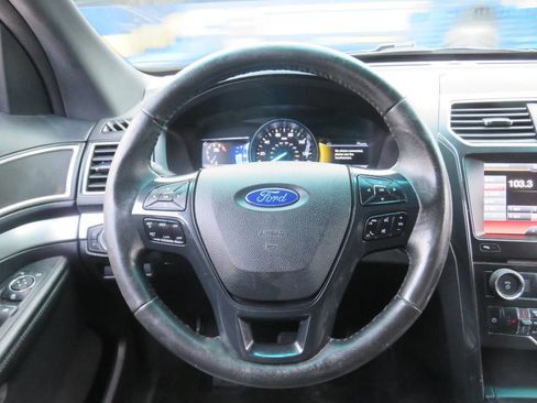 Used 2016 Ford Explorer XLT w/ Equipment Group 202A image 14
