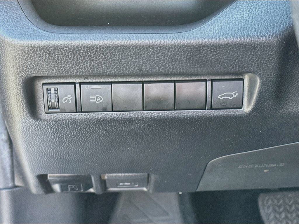 Used 2022 Toyota RAV4 XLE w/ Convenience Package FWD image 10