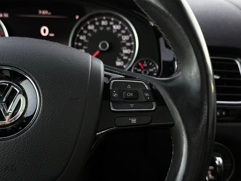 Used 2017 Volkswagen Touareg Wolfsburg Edition image 35
