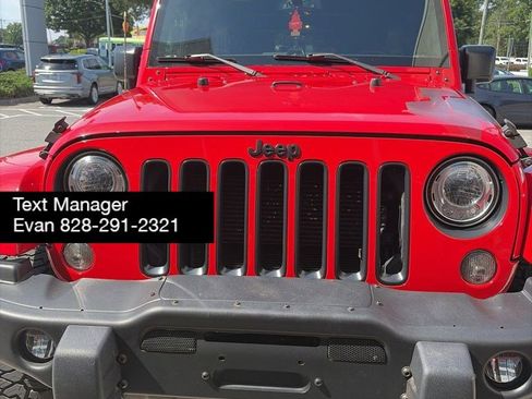 Used 2017 Jeep Wrangler Unlimited Sahara AWD/4WD image 6